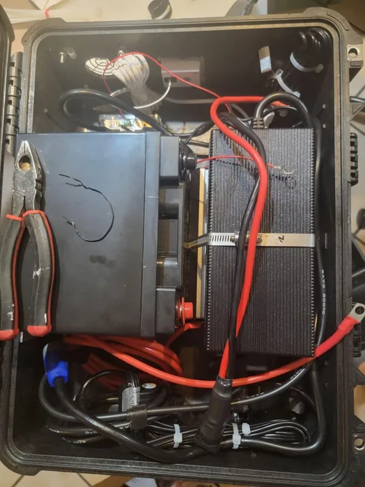 Mobile Portrait power and computing components integrated in a hard case.